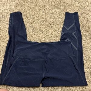 2XU Navy Women's Performance Leggings with Tonal Diamond Stitching